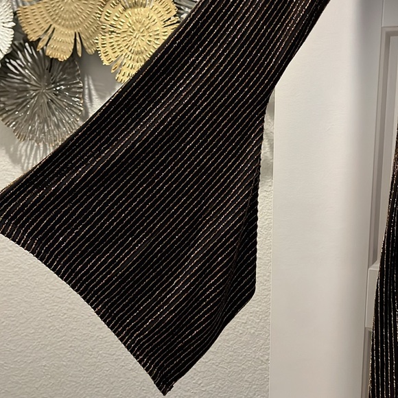 Women's Ellena Metallic Striped Off The Shoulder - Picture 7 of 8